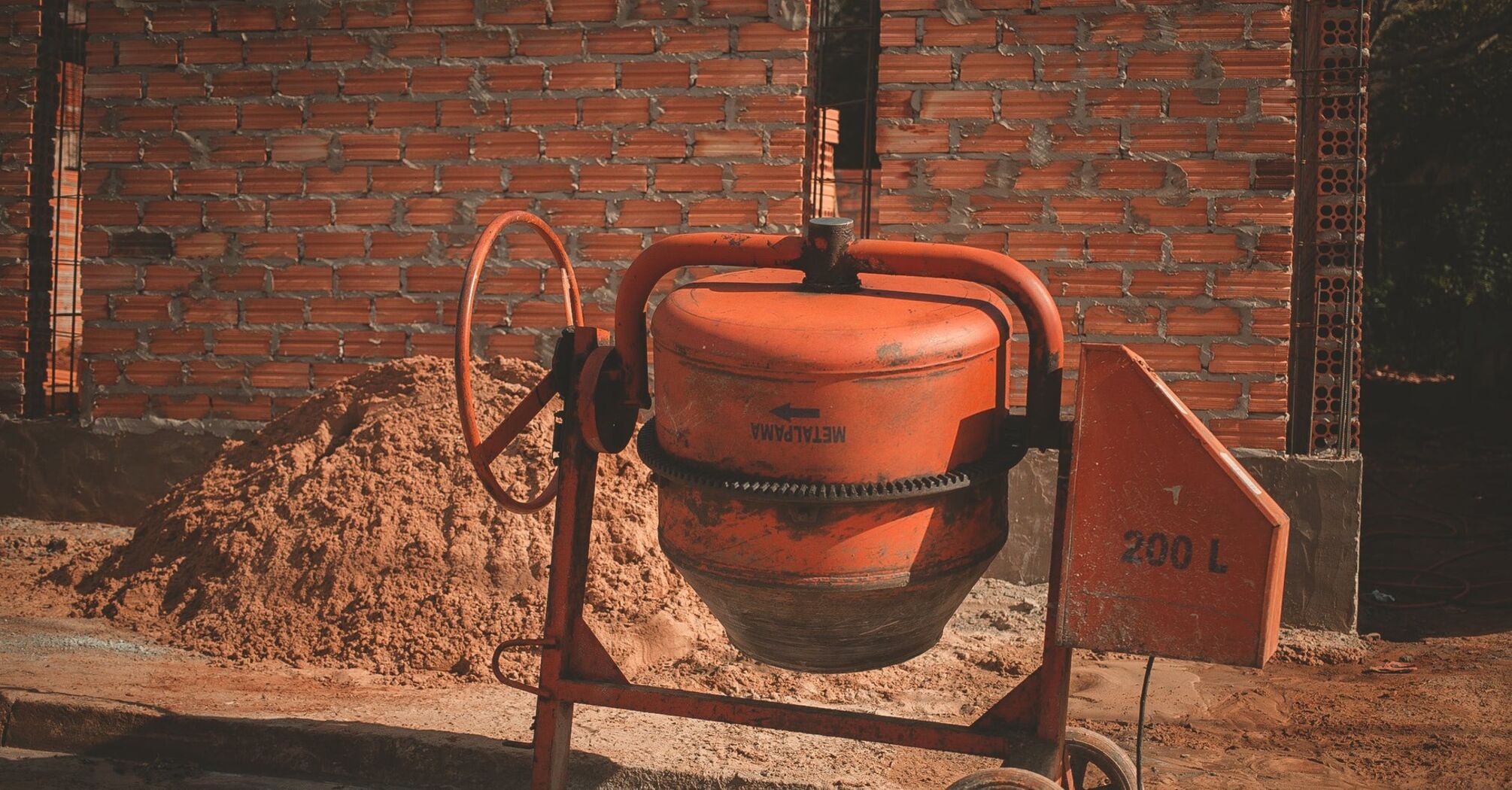 Чи варто обирати монолітну фундаментну плиту під час будівництва