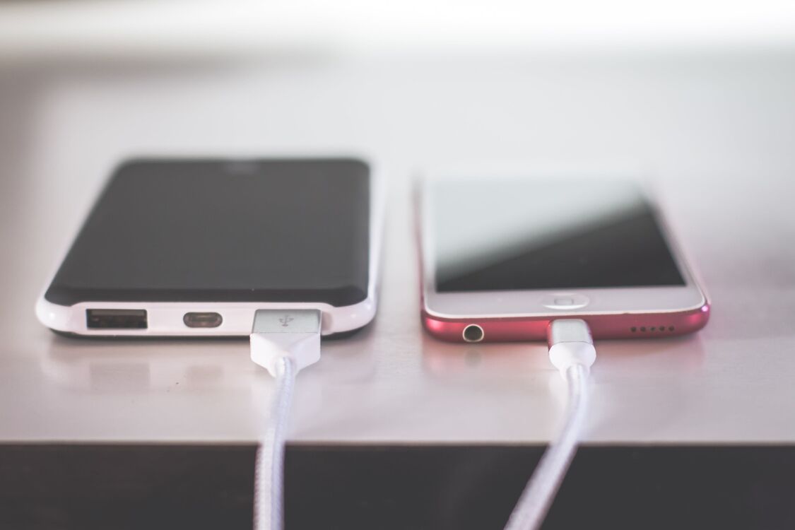 Top 5 ways to charge your phone without harming the battery