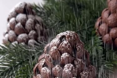 Новорічні тістечка у формі шишок з трьох інгредієнтів: відеорецепт