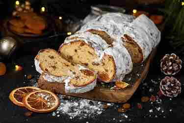 Dishes for Christmas: a simple recipe for stollen for beginners (video)