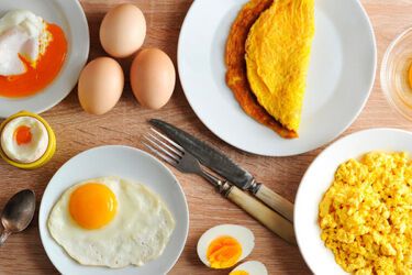 Why eggs should not be combined with bacon, fish, bananas, and tea