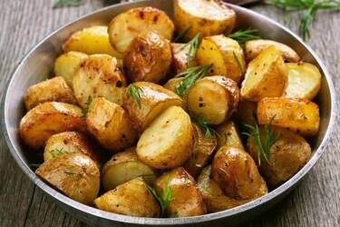 Як приготувати хрустку запечену картоплю