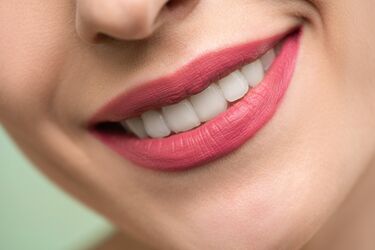 Advantages and disadvantages of teeth whitening procedure