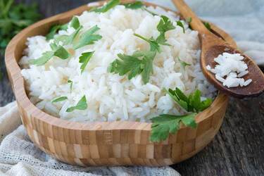 Jak gotować tani ryż, aby się nie sklejał