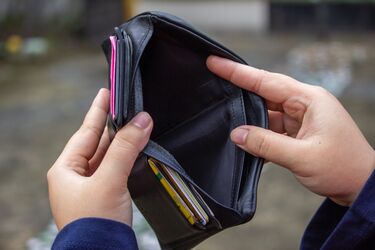 Throw these 4 things out of your home to prevent poverty