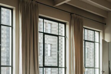 Який карниз для штор обрати: Стельовий чи настінний