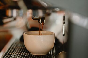 What is the difference between a coffee maker and a coffee machine: Which to choose?