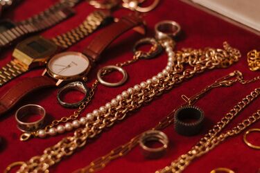 Безопасность вашего дома: 5 мест где стоит хранить деньги и драгоценности