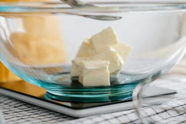 Як вершкове масло використати у повсякденному житті: 5 цікавих порад