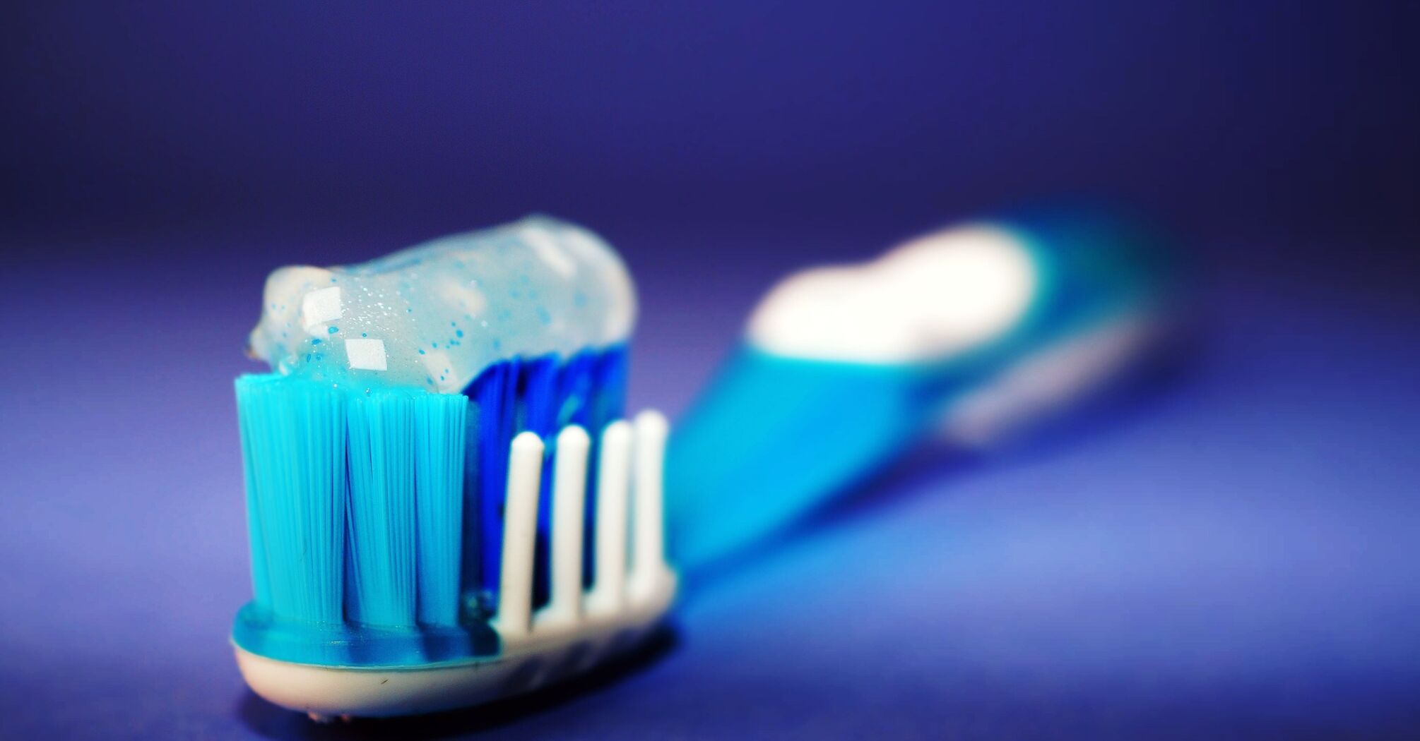 Стоит ли переплачивать: Сравнение обычной и электронной зубной щетки