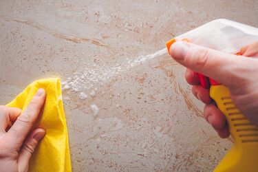 Жир на столі