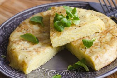 Jak szybko przygotować puszysty omlet z serem