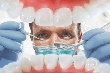 Як перевірити порожнину рота на симптоми раку рота