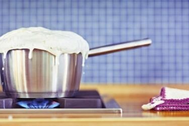 Молоко втікає