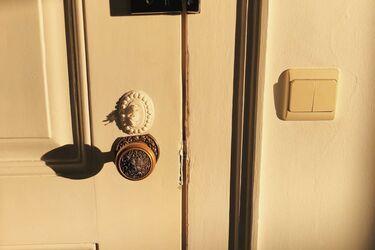 Три копійчані способи відбілити пожовклі вимикачі в будинку