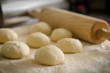 Practical life hacks for rolling out dough when you don't have a rolling pin