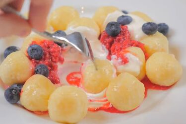 Ґомбовці або сирні пуцики: чим здивувати гостей на Великдень