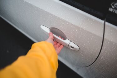Lubrication and tightening of door hinges