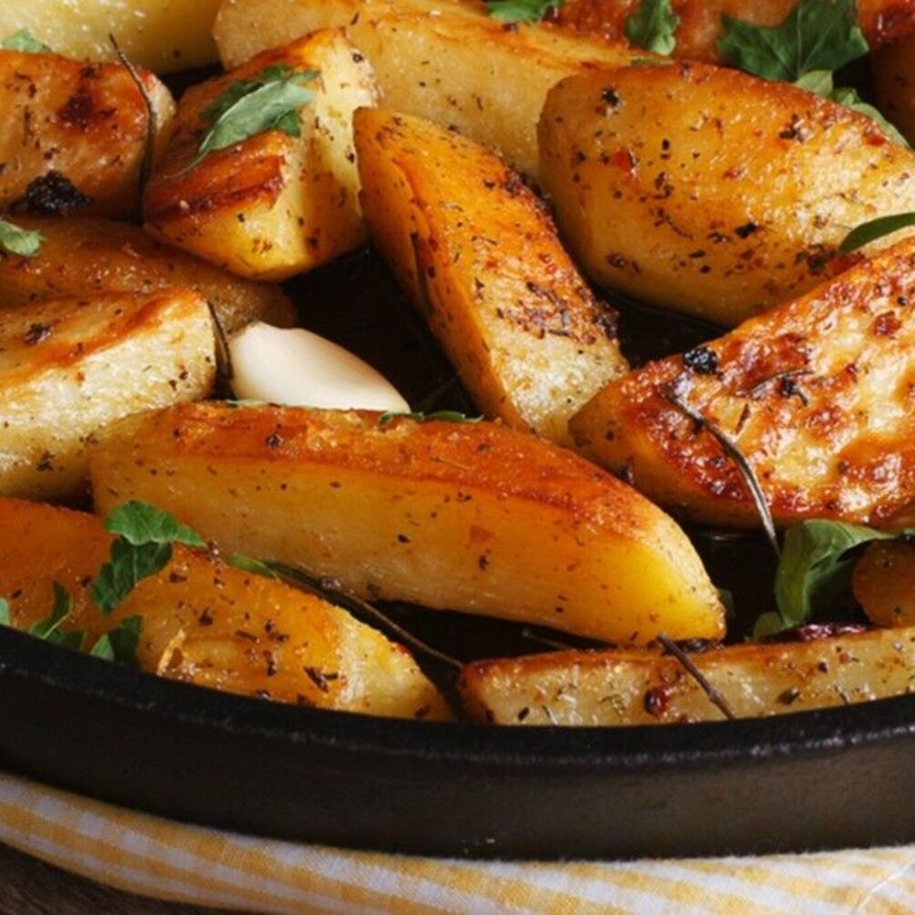 Что добавить к картофелю во время жарки, чтобы получить хрустящую корочку: секрет шеф-поваров