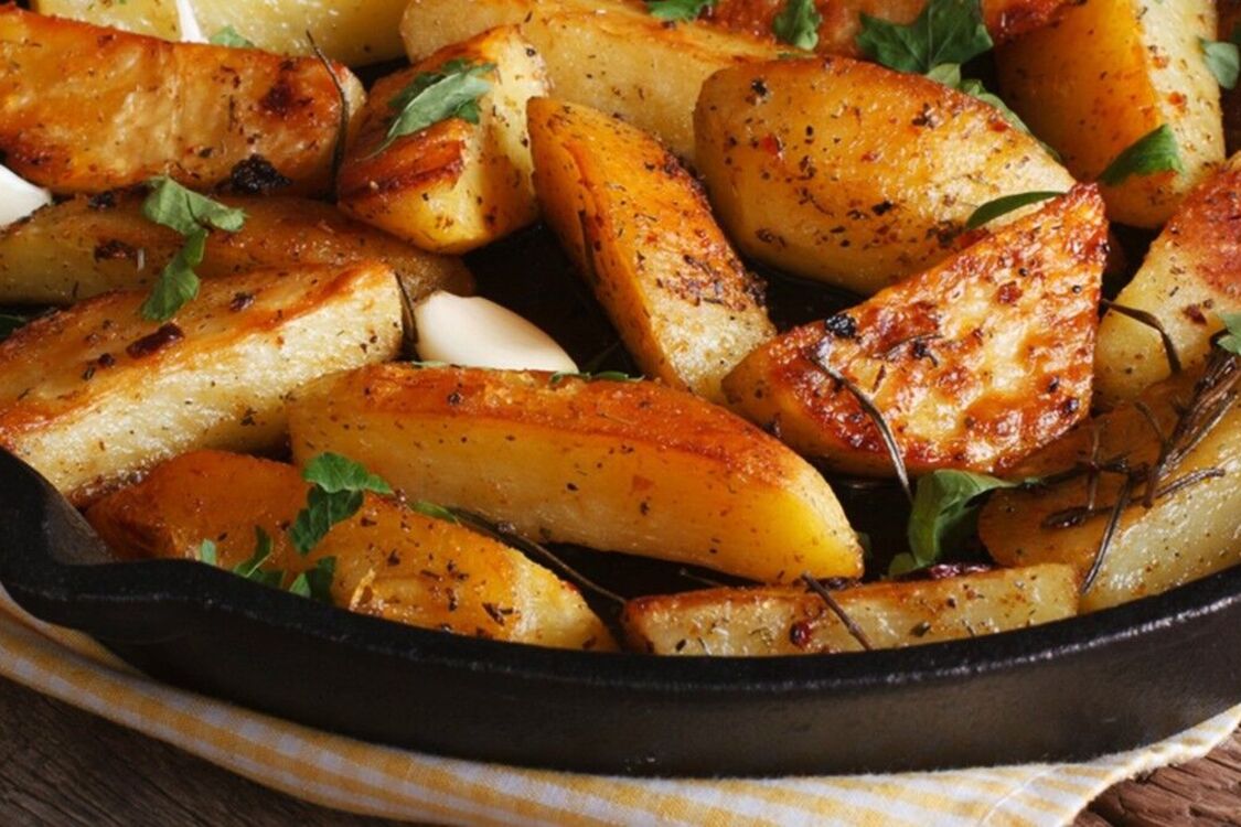 Что добавить к картофелю во время жарки, чтобы получить хрустящую корочку: секрет шеф-поваров