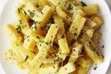 Полезнее картошки: как приготовить кусочки фри из кукурузной каши