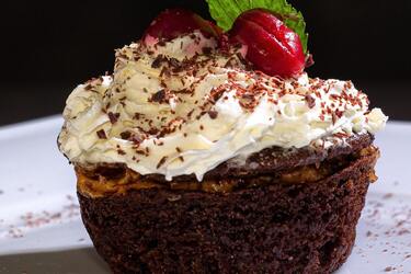 Лакомство на День святого Валентина: как приготовить капкейки с кофейно-ликерной глазурью