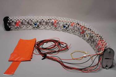 Вчені створили робота змію довжиною 1.5 метра, для робіт під водою