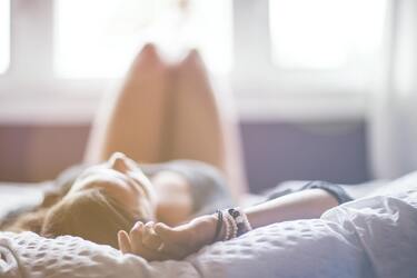 Учені пояснили, чому не можна спати менш ніж 5 годин на добу
