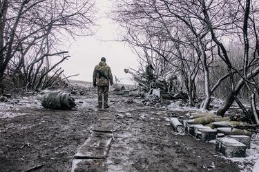 У Соледарі артилерія 45-ї бригади накрила вогнем вагнерівців (відео)