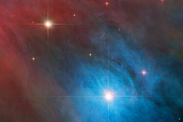 Телескоп Габбл сделал подробное фото звезды V 372 Орионис и еще одной звезды с переменной яркостью