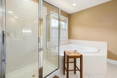 Как отмыть душевую кабину от налета быстро и действенно: простые способы