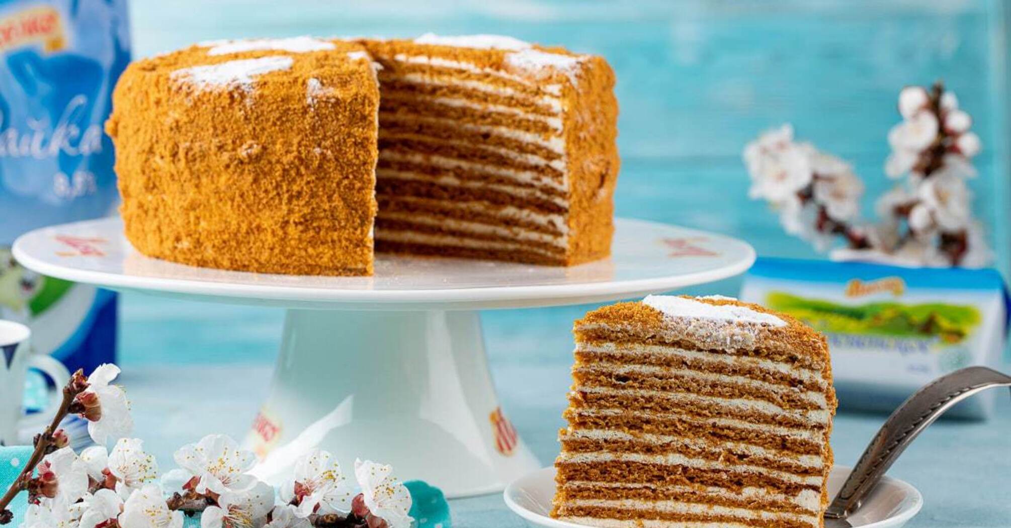 Медовик на сковороде (с черносливом)