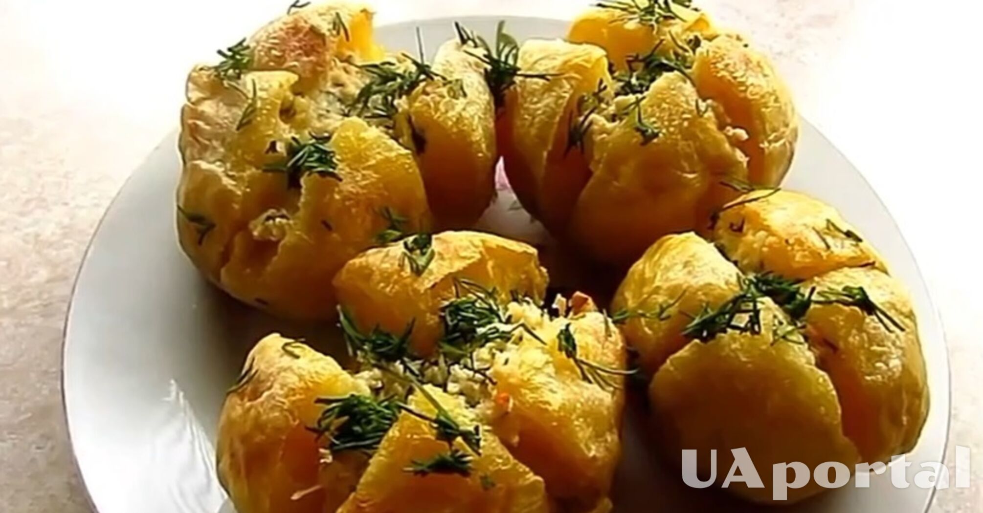 Картофель, запеченный с сыром и базиликом