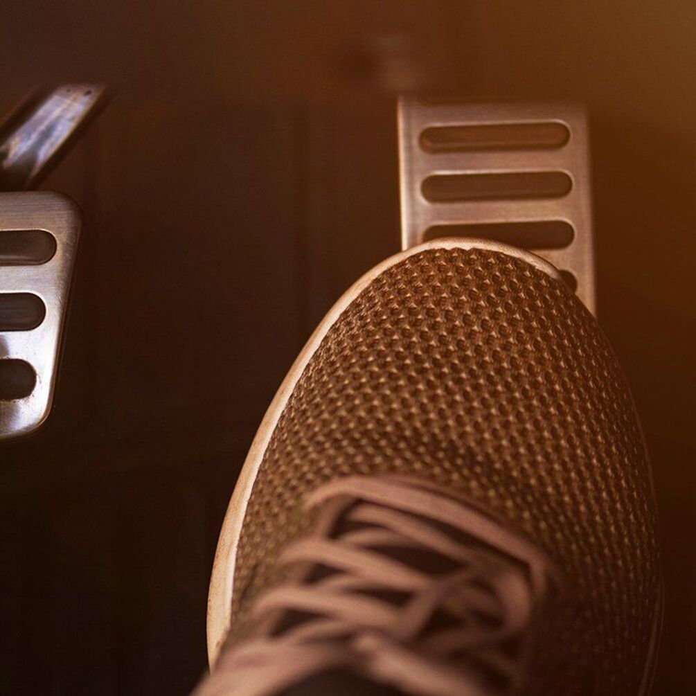 Что будет, если одновременно нажать педали газа и тормоза