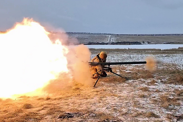 Бойцы из 40 ОАБр точным выстрелом ликвидировали российскую САУ 'Мста-С' (видео)