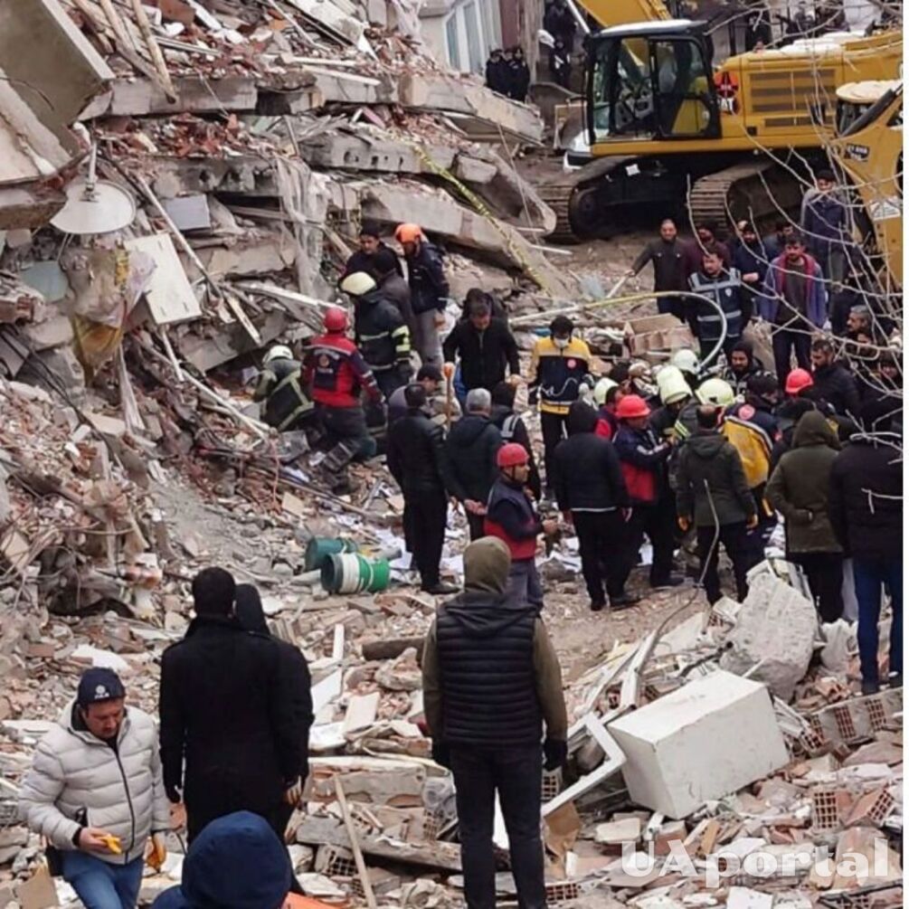 В Турции произошло второе землетрясение магнитудой 7.6, ощутившиеся в Грузии и Израиле (фото, видео)