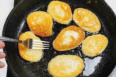 Які інгредієнти зіпсують оладки: що не варто додавати у тісто