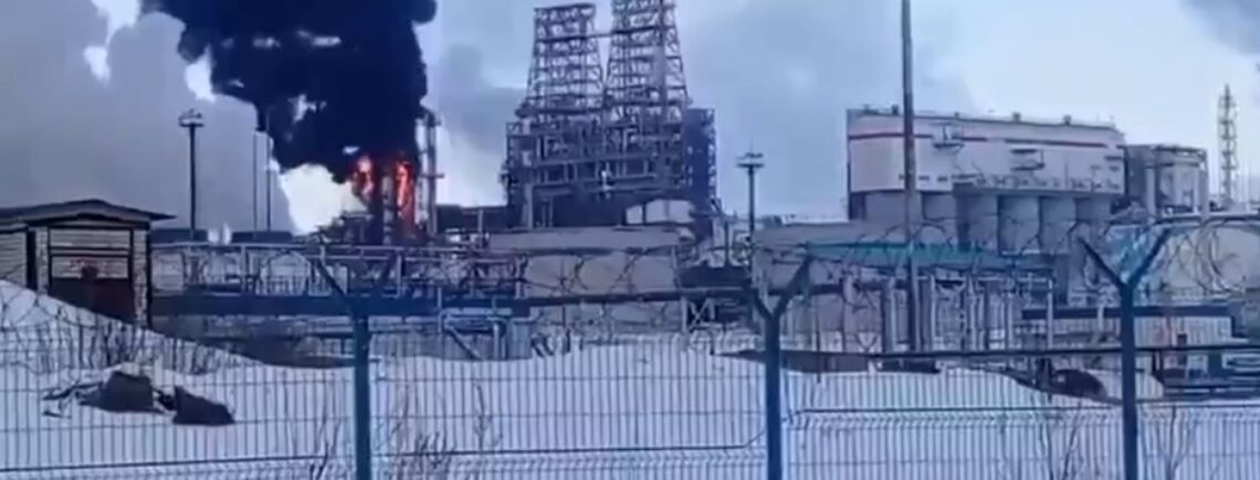Масштабна 'бавовна' у Ніжєгородській області росії: загорівся нафтопереробний завод (відео)
