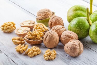 Волоські горіхи - 10 лайфхаків, які допоможуть їх очистити та зберегти свіжими