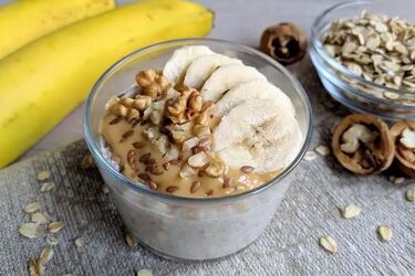 Поживний та корисний сніданок за кілька хвилин: потрібні лише 2 інгредієнти