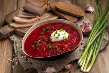 The secret of cooking borscht to keep the color bright