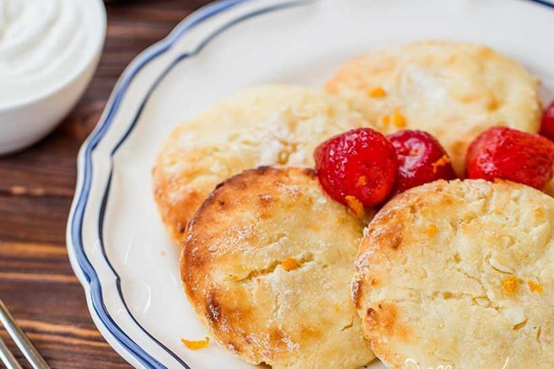 Baked Syrniki for breakfast: a budget recipe from Klopotenko