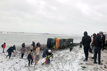 На Хмельниччині перевернувся автобус 'Варшава-Одеса', серед постраждалих – діти (фото)