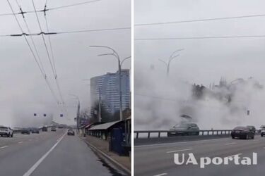 'Like in horror movies': in Kyiv, during the Friendship Day of Peoples, boiling water flooded the roadway (photo, video)