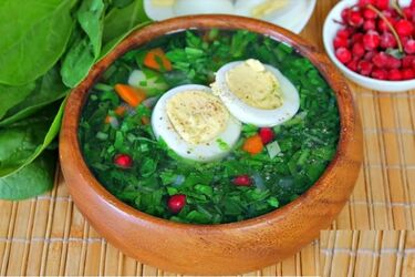 Альтернатива зеленому борщу: как сварить ароматный суп с крапивой и шпинатом