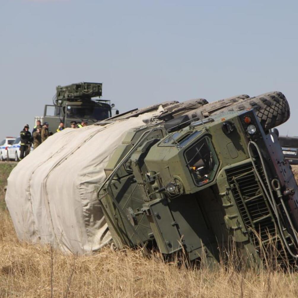 In Russia, a drunk driver overturned a truck with S-400 air defense systems worth 13 billion rubles (photo)