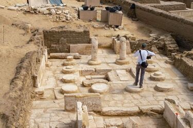 Archaeologists in Egypt have found several tombs and chapels that are approximately 3300 years old (photo)