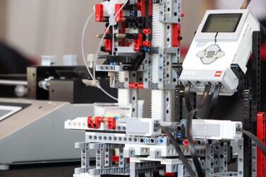 Ученые создали из Lego биопринтер, способный вырастить человеческую кожу (видео)