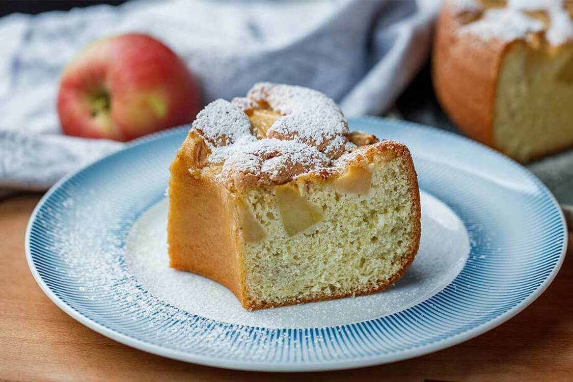 Найшвидший рецепт шарлотки: як просто приготувати смачний яблучний пиріг