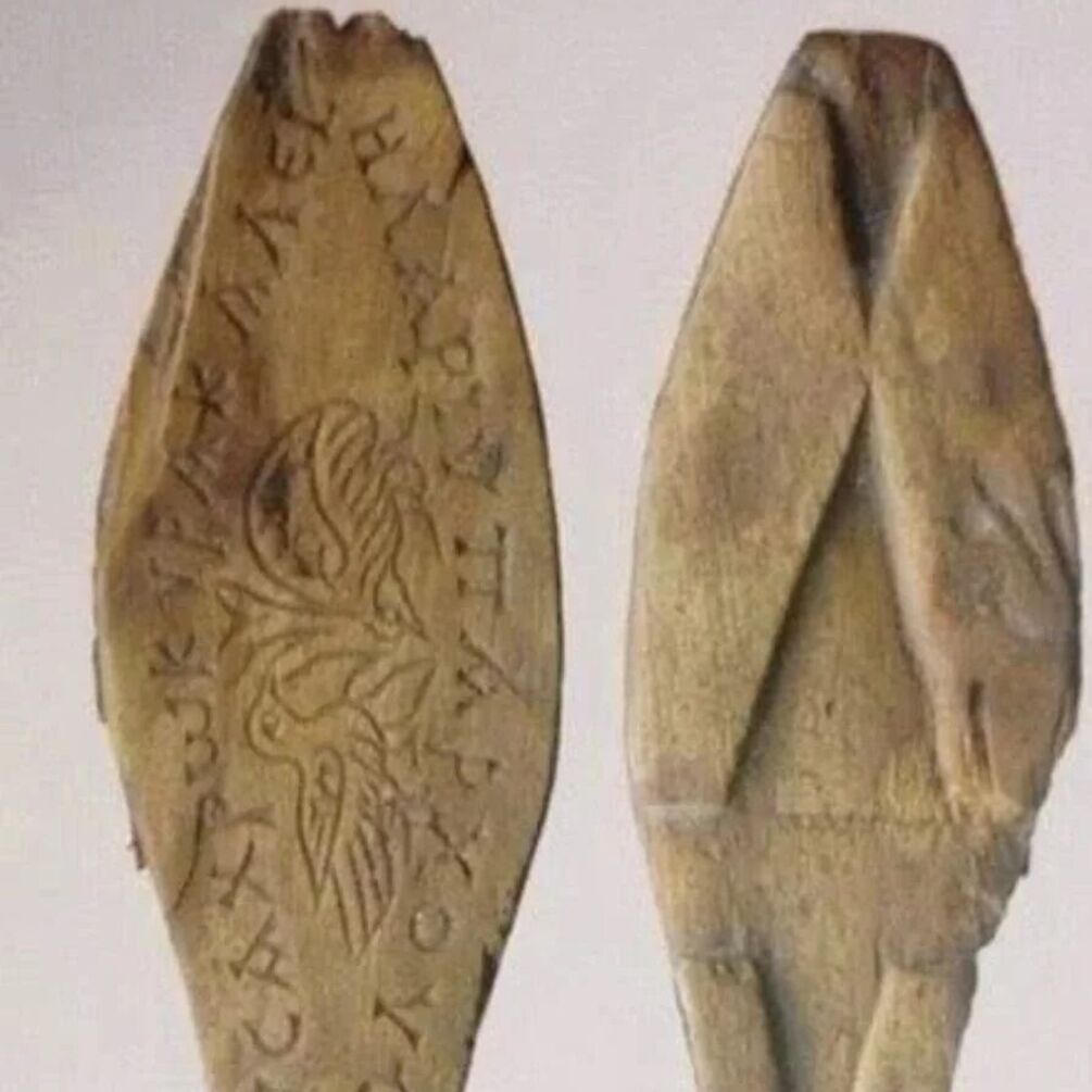 В Стамбуле обнаружили женские сандалии, которым 1500 лет: ученые расшифровали странную надпись (фото)